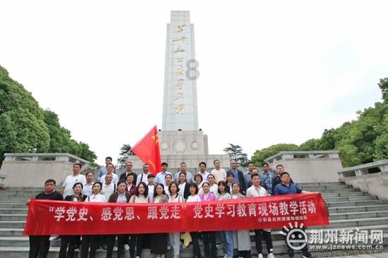 奶奶说，你之前在你妈妈身边犯了错误，是瞧不起我的意思吗？